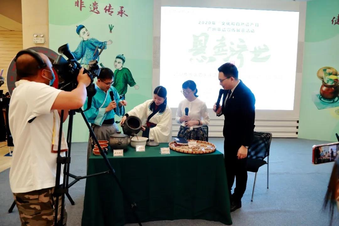 非遗日悬壶济世论抗疫，，，，，，小柴胡直播首秀放色泽！