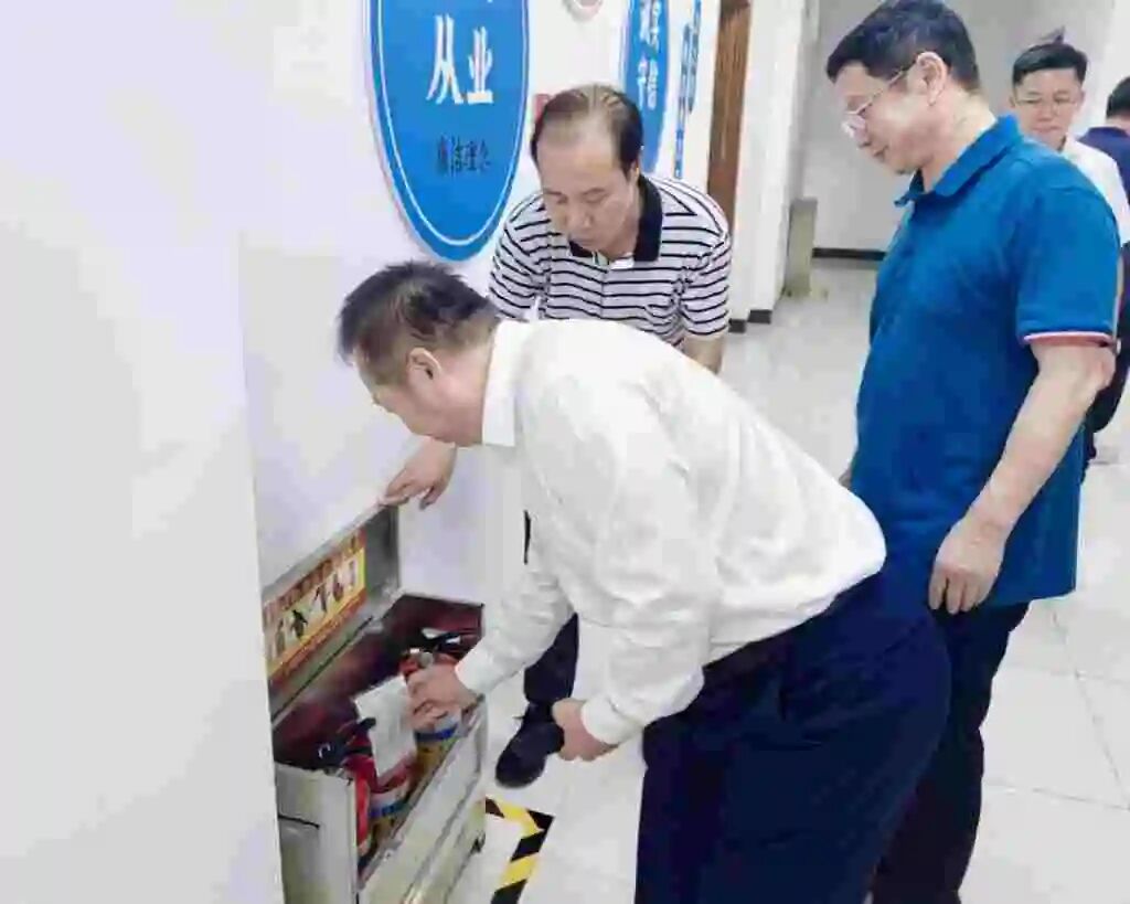 “双节”我在岗 斗争不打烊