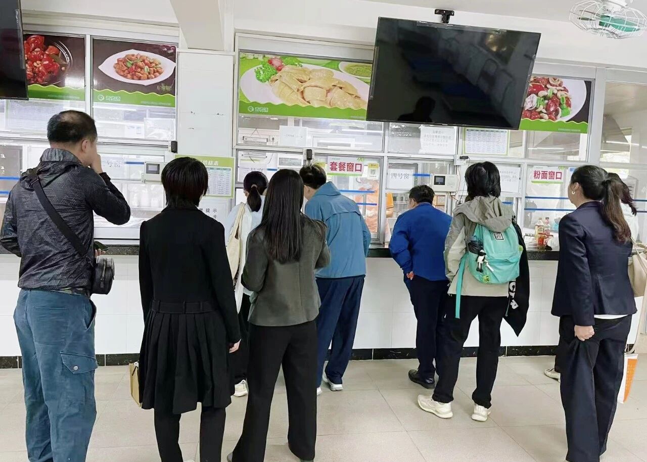 专心办“食”事，，，，，“膳”新护康健——白云山EVO视讯制药早餐效劳暖心上线