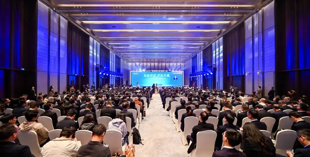 科创赋能，，，，白云山EVO视讯制药携拳头产品小柴胡颗粒亮相2025广药集团科技立异大会